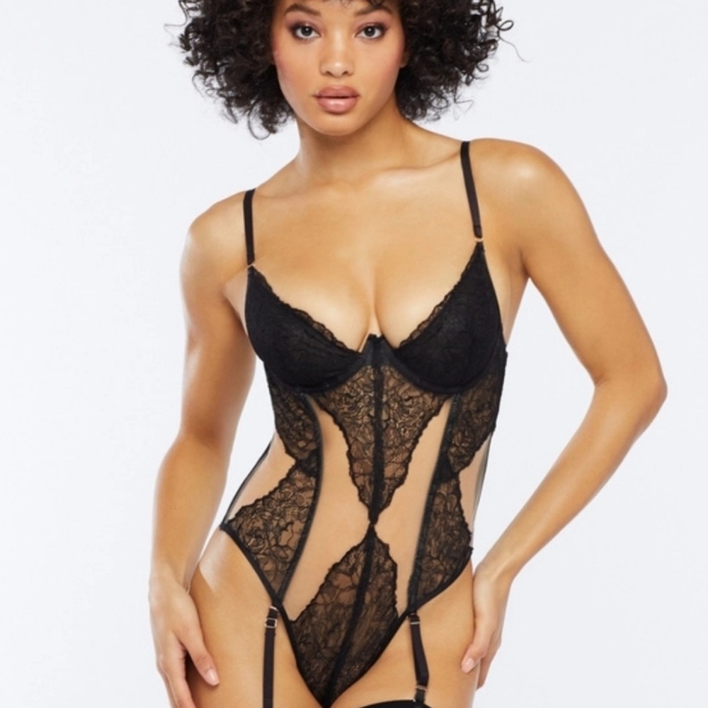 NWT Savage X Fenty Lace Mesh Teddy Bodysuit Style with Garter Straps Sz M Black